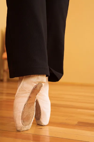 Mulher com sapatos pontiagudos - Ballet — Fotografia de Stock
