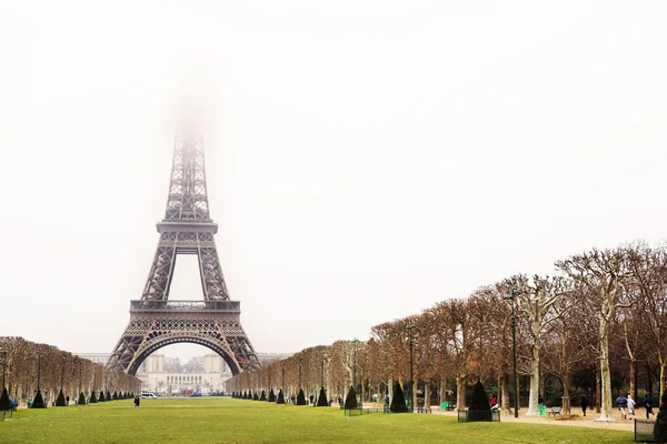 Der eiffelturm in paris, franz. Kopierraum. — Stockfoto