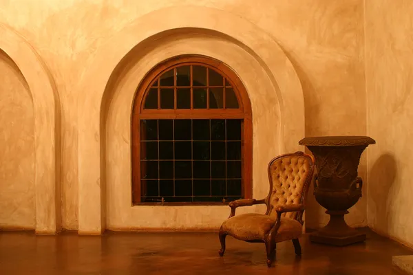 Victorian chair in an empty room — Stock Photo, Image