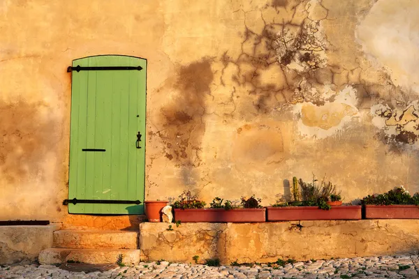 Une vieille porte dans la célèbre prison de l'île Sainte Marguerite, en face de Cannes, France — Photo