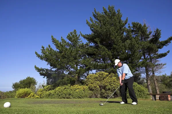 Man playing golf. — Stock Photo, Image