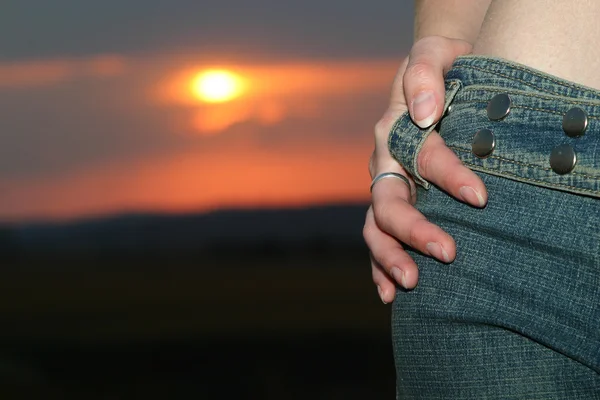 Džíny při západu slunce — Stock fotografie