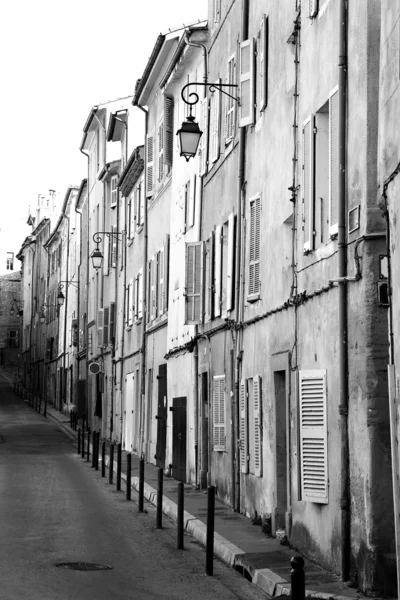 En backstreet i aix-en-provence, Frankrike - sepiaton, fotografisk teknik — Stockfoto