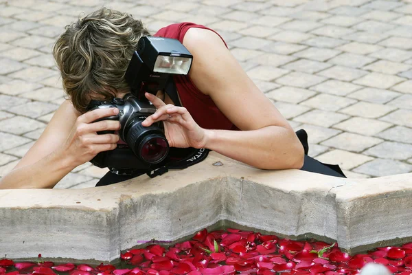 Fotógrafo loiro — Fotografia de Stock