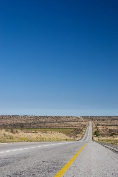 Desolate road appena fuori Colesberg, Sud Africa — Foto Stock