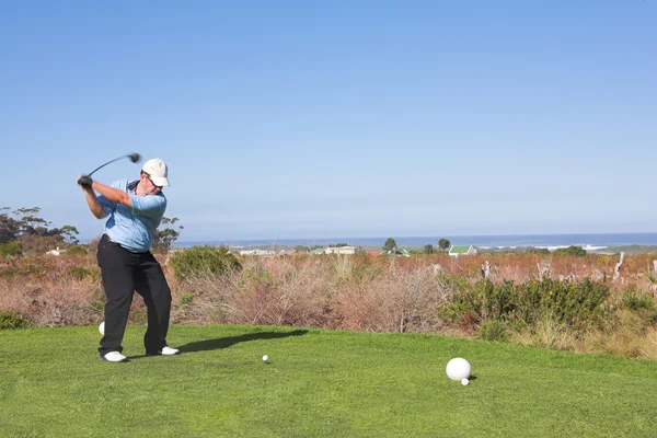 Homem a jogar golfe . — Fotografia de Stock