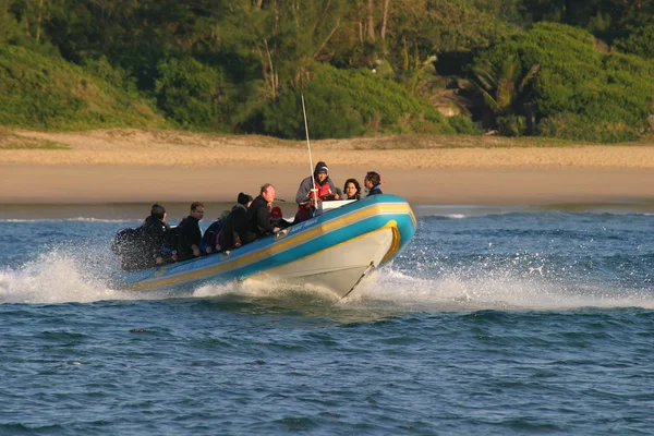 Duikboot uitgaan naar zee — Stockfoto