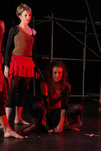 Group of female freestyle hip-hop dancers — Stock Photo, Image