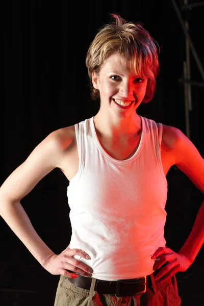 白人女性のフリー スタイルのヒップホップ ダンサー — ストック写真