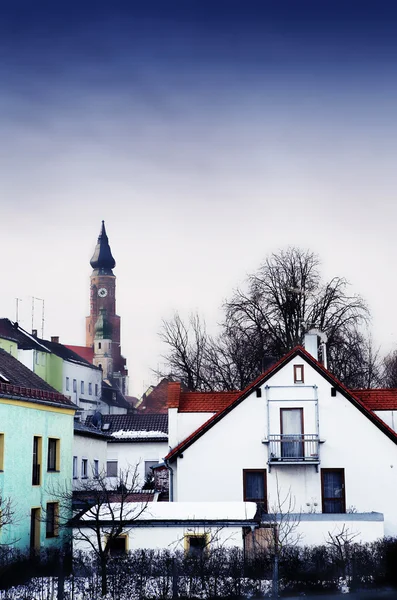 Basilique Saint-Jacob surplombant la ville de Straubing, Bavière, Allemagne — Photo