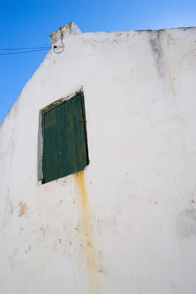 Old style white barn with green door — Stock Photo, Image