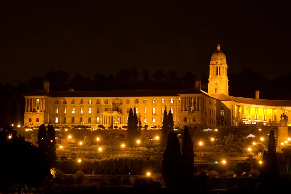 Gewerkschaftshäuser in Pretoria, Südafrika in der Nacht - Regen - Kopierraum — Stockfoto