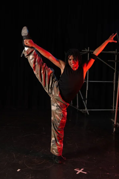 Singolo ballerino maschio africano — Foto Stock