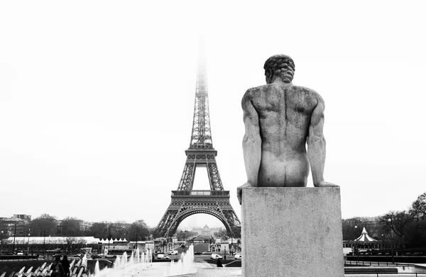 La Torre Eiffel en París, Francia — Foto de Stock