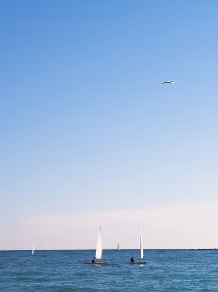 The sea and some sailboats in Antibes, France — Stock Photo, Image