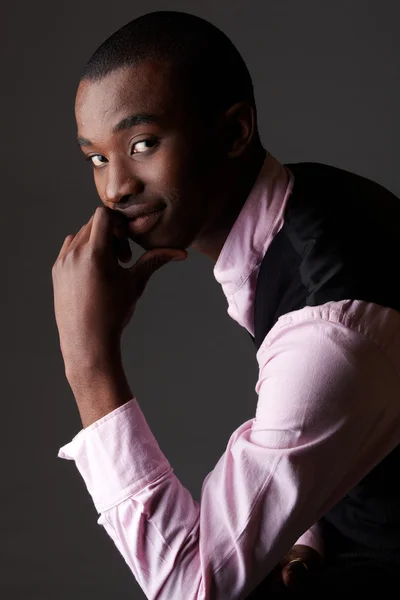 Jonge zwarte Afrikaanse zakenman — Stockfoto