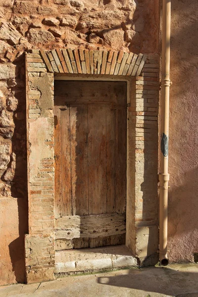 Дверь здания в Каннах — стоковое фото