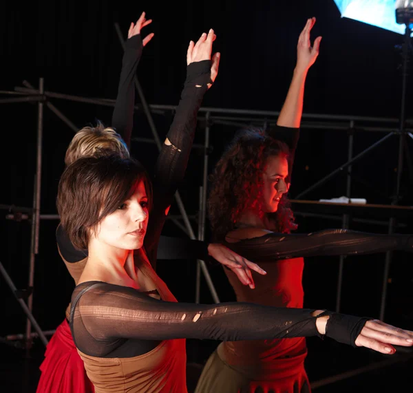 Grupo de dançarinas de hip-hop freestyle femininas — Fotografia de Stock