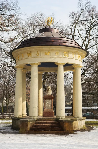 Hyllning till johannes kepler i en park i regensburg, Tyskland under en suny dag på vintern — Stockfoto