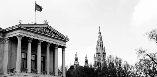 Parliament buildings in Vienna, Austria. Cloudy day at the end of winter. Black and white — Stock Photo, Image