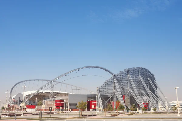 Devant le stade sportif Khalifa à Doha, Qatar — Photo