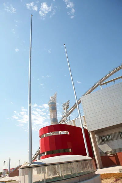 Devant le stade sportif Khalifa à Doha, Qatar — Photo