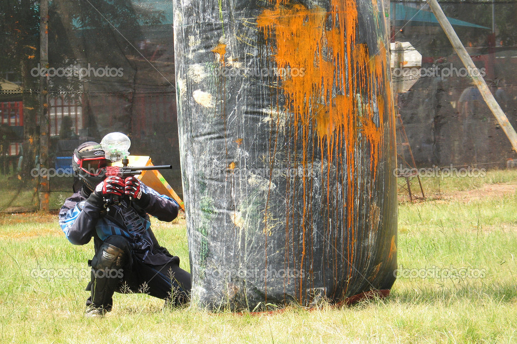Paintball spelare på en extrem airball fältet — Stockfotografi