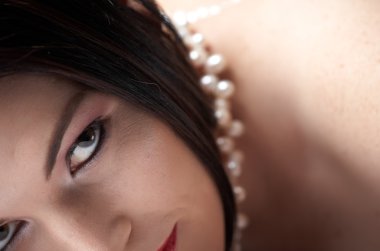 seksi çıplak genç siyah saçlı yetişkin beyaz kadın