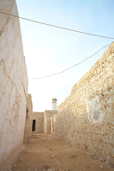 Byggarbetsplatsen och tomma byggnader som byggs i öknen staden al wakrah (al wakra), qatar, i Mellanöstern — Stockfoto