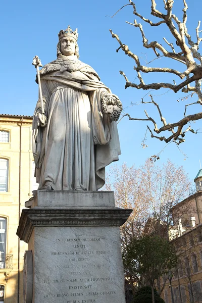 Statuile memoriale vechi intemperii din piata veche a orasului si piata din Aix-En-Provence, Franta . — Fotografie, imagine de stoc