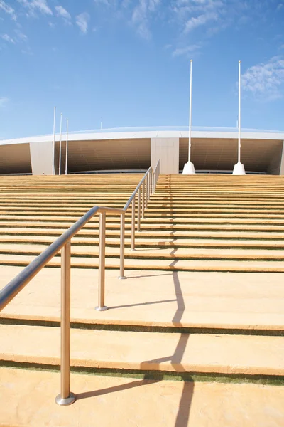 Étapes menant au centre sportif Aspire à Doha, Qatar — Photo