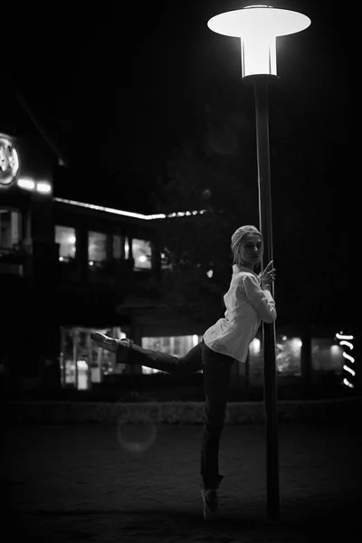 Young adult blonde ballerina dancing at night — Stock Photo, Image