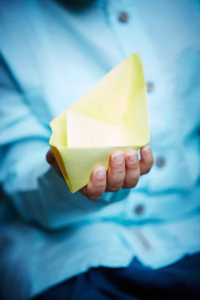 Papper origami båt — Stockfoto