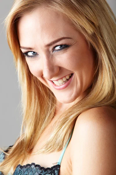 Mujer rubia adulta — Foto de Stock