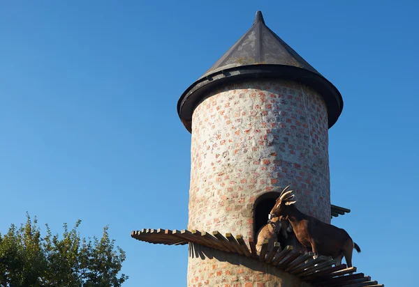 Cabra em uma torre — Fotografia de Stock