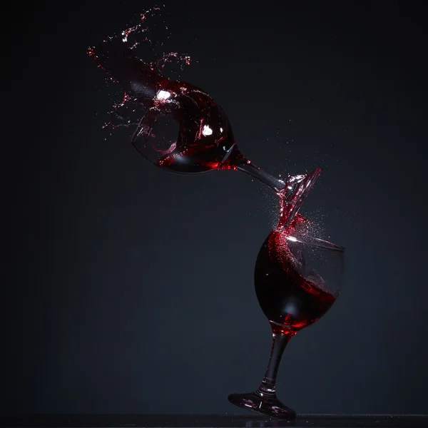 Falling wine — Stock Photo, Image