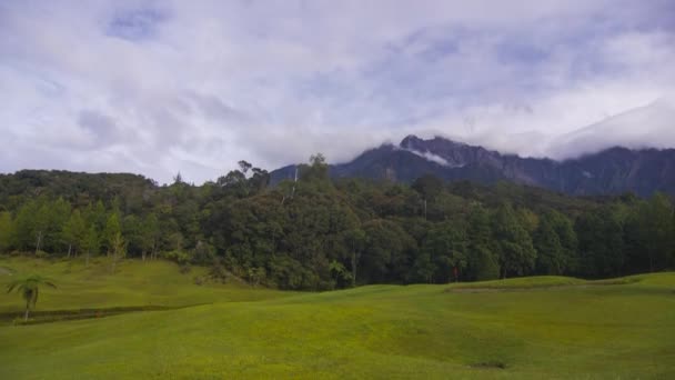 Close Timelapse Mount Kinabalu Dramatic Cloud Movement Pan Left Effect — Stockvideo