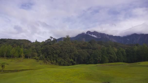 Timelapse Van Mount Kinabalu Met Dramatische Wolkenbeweging Zoom Effect — Stockvideo