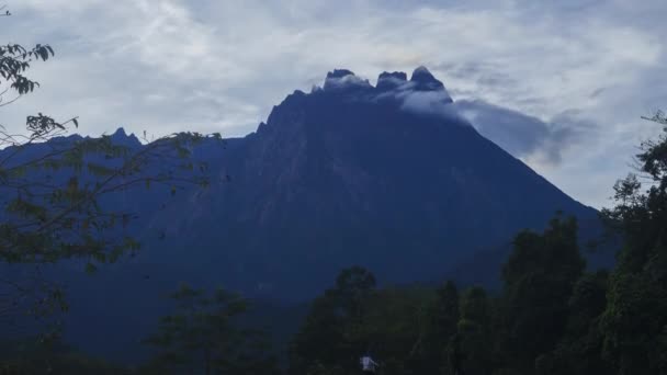 Close Timelapse Mount Kinabalu Dramatic Cloud Movement — Stockvideo