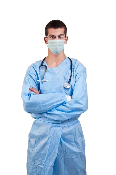 Хирург в голубой форме со скрещенными руками — стоковое фото