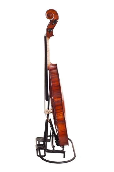 Primo piano di un violino isolato su sfondo bianco — Foto Stock