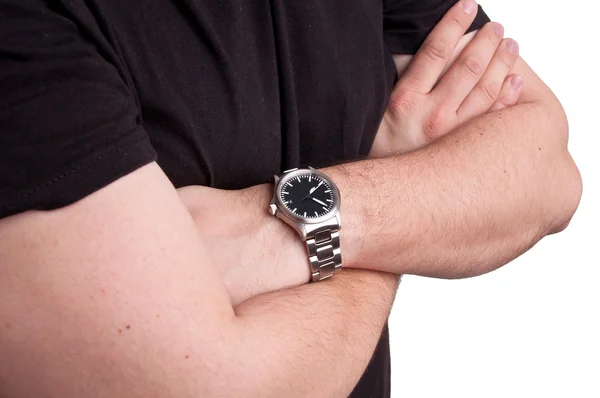 Людина в повсякденному одязі з годинником на руці стоїть з схрещеними руками — стокове фото