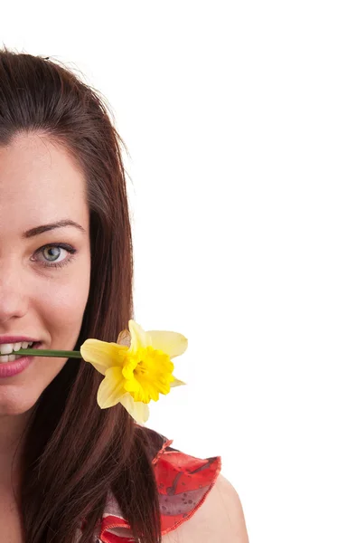 Close-up portrait of young beautiful woman holding daffodil in h — Stock Photo, Image