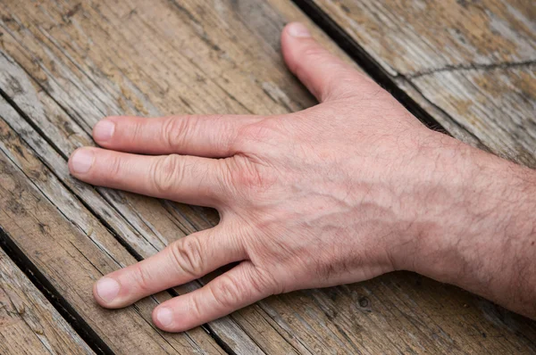 Señal de mano hombre sobre fondo de madera — Foto de Stock