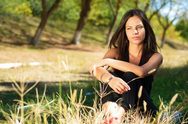 Portrait of the young beautiful thinking woman outdoors — Stock Photo, Image