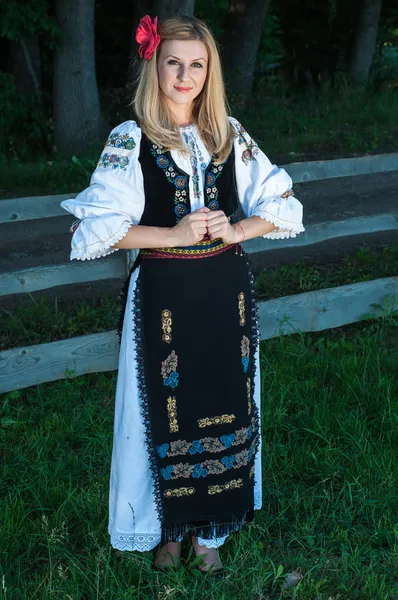 Traditional costume romania fotos de imágenes de Traditional costume romania sin royalties | Depositphotos