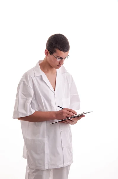 Retrato de um jovem médico escrevendo uma receita — Fotografia de Stock