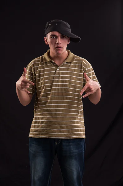 Goofy adolescente con gorra de moda, con una expresión divertida en hola —  Fotos de Stock