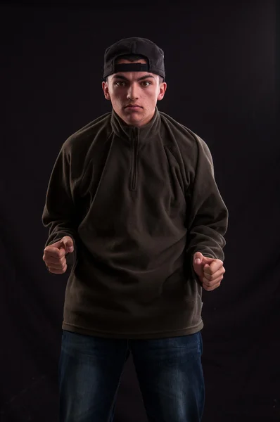 Goofy adolescente con gorra de moda, con una expresión divertida en hola —  Fotos de Stock