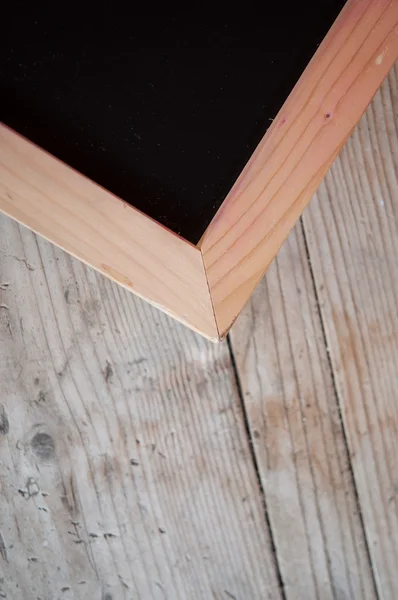 チョーク ボード木製フレームのコーナー — ストック写真